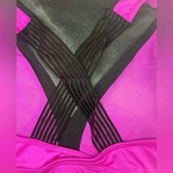 2 for 20$ Victoria Secret Sport Collection - Like new sports bra - Size M - Picture 5 of 5